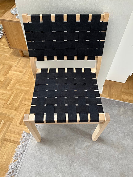 Artek Alvar Aalto tuoli musta vyötärakenne koivurunko