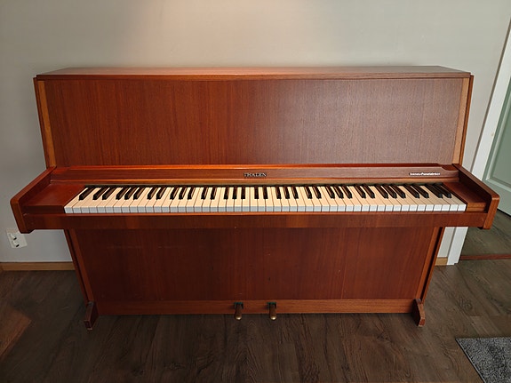 Hyväkuntoinen Thalén-pystypiano 1960-luvulta (laadukas Renner-koneisto)