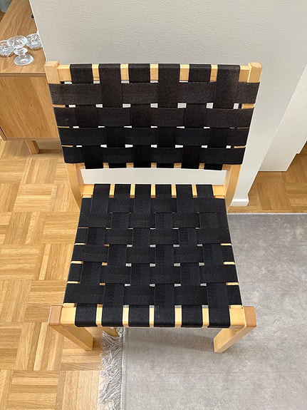Artek Alvar Aalto tuoli musta nauhapunos