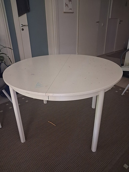 erittäin tukeva pöytä