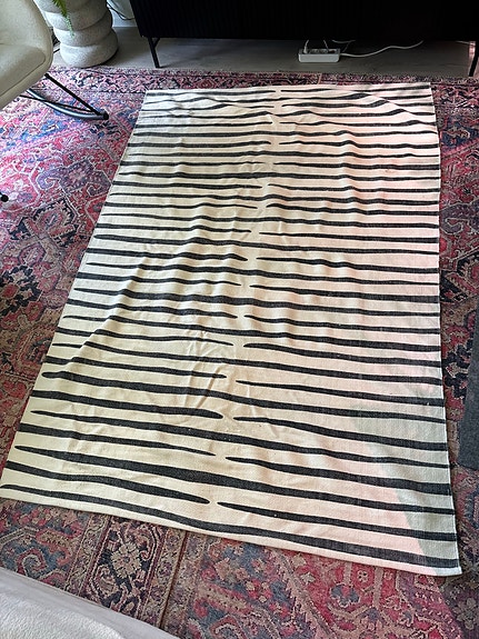 IKEA raidallinen matto mustavalkoinen