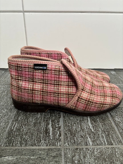 Aino naisten tossut( vähän käytetty)