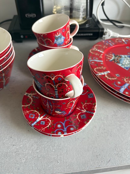 Iittala Taika punainen astiasetti