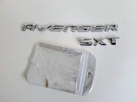Dodge Avenger SXT mallimerkkikirjaimet (emblemit) kromiset