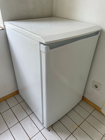 (MYYTY) Pieni jääkaappi ilman pakastinta
