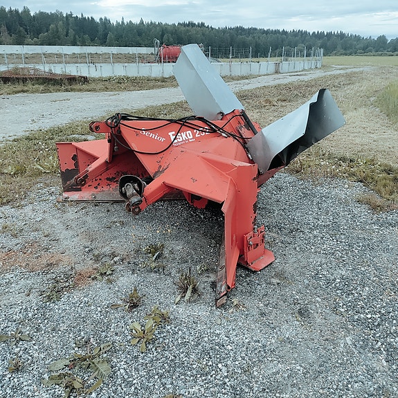 Esko 252 Senior lumilinko -05