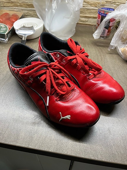 Punaiset Puma Ferrari tennarit