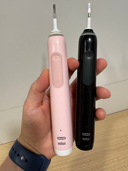 Braun Oral-B Pro 3 sähköhammasharjat musta ja vaaleanpunainen