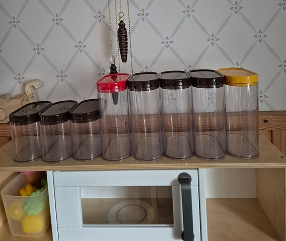 Sarvis purkit 8 kpl ja henkarit 2