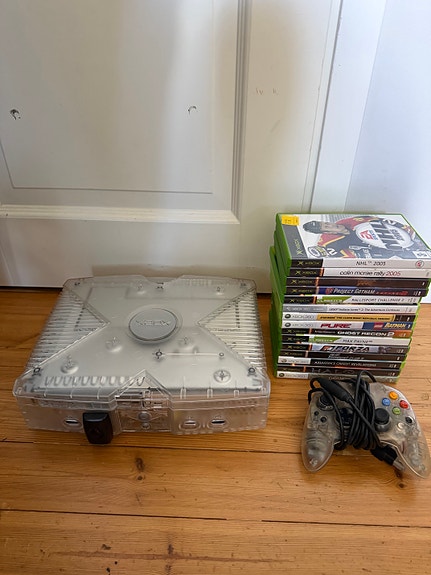 Original Xbox Crystal Edition -pelikonsoli ja pelit