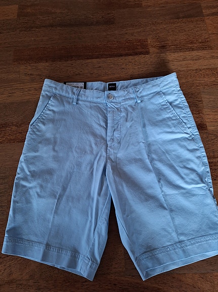 Aidot BOSS miesten UUDET vaaleansiniset shortsit k.46