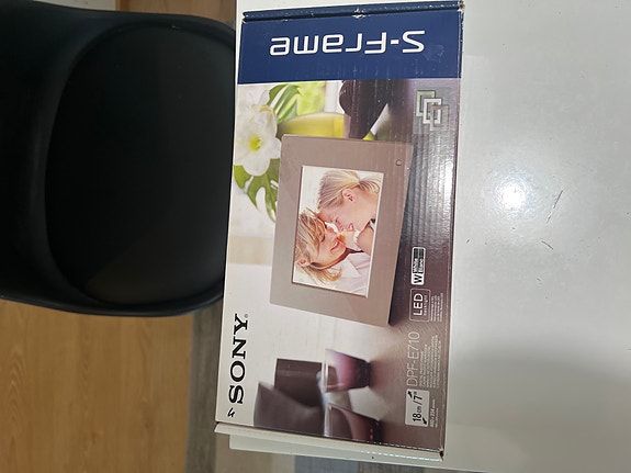 Sony DPF-E710 digitaalinen valokuvakehys
