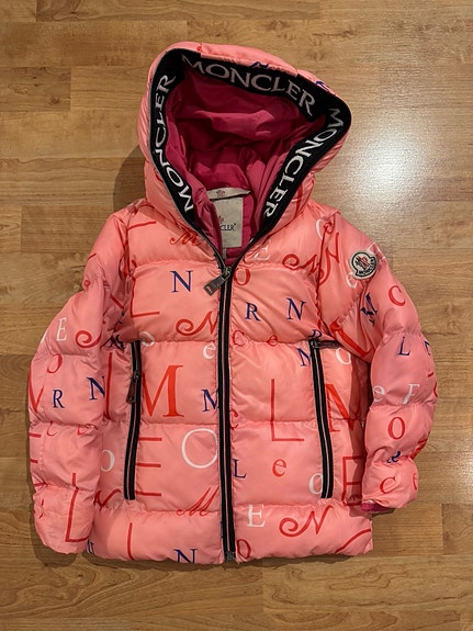 Moncler untuvatakki 1–2 v