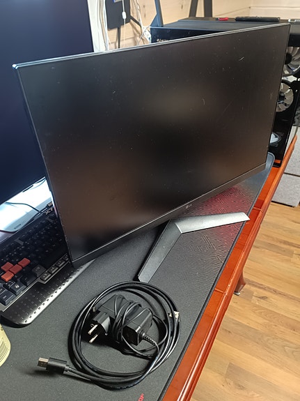 LG UltraGear 24" Full HD 180Hz pelinäyttö