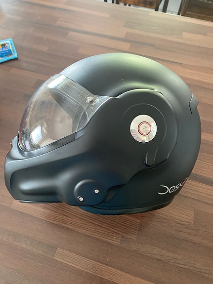Roof Desmo kypärä musta