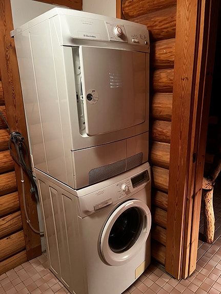 VARATTU Pesutorni Electrolux Insight 7 kg ja Intuition kuivausrumpu