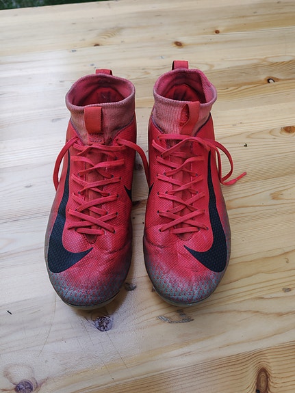 Nike Mercurial jalkapallokengät punainen