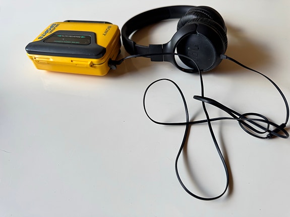 Sony Sports Walkman WM-853 JBL-kuulokkeilla