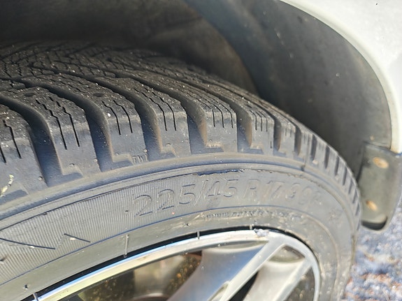 Alkuperäinen Kia Ceed PHEV Vanteet + Uusi Kitka Renkaat