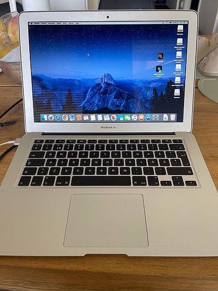 Apple MacBook