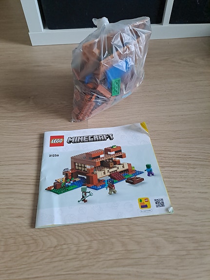LEGO Minecraft setti ohjeilla SAMMAKKOTALO
