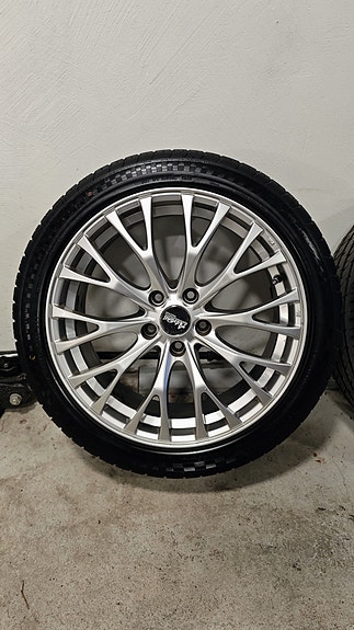 Advanti Racing Fastoso 18" alumiinivanteet hyväkuntoisilla renkailla