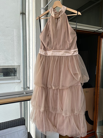 TFNC London juhlamekko midi dress -uusi!