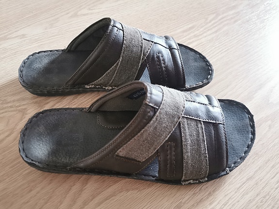 Miesten sandaalit koko 42