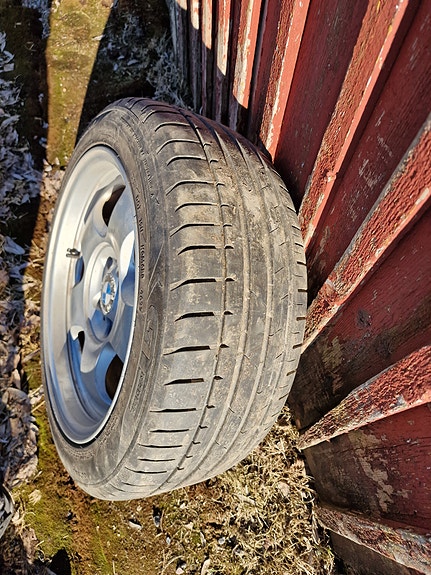 17" BMW originaalivanteet hyvillä kesärenkailla