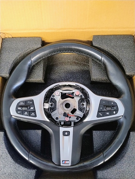 BMW M-sport monitoimiratti nahkaverhoilu