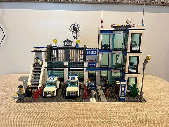 LEGO City poliisiasema 7498