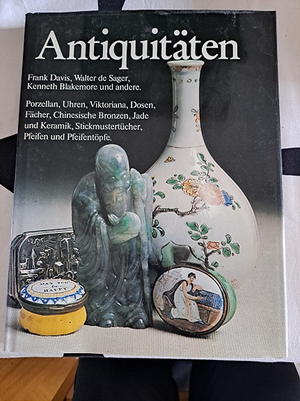 Antiquitäten kirja saksankielinen antiikkiesineistä