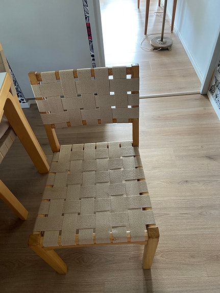 Alvar Aalto tuoli koivurunko ja vaalea nauhapunos