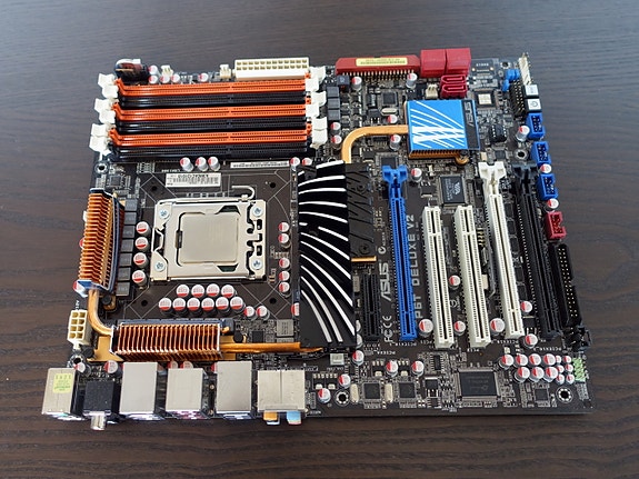 Asus P6T Deluxe V2 emolevy + Core i7 920 prosessori