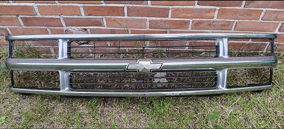 Chevrolet suburban kromimaski