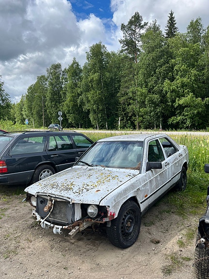 Mercedes-benz w201 varaosa autoja