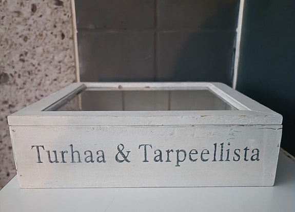 Puinen rasia