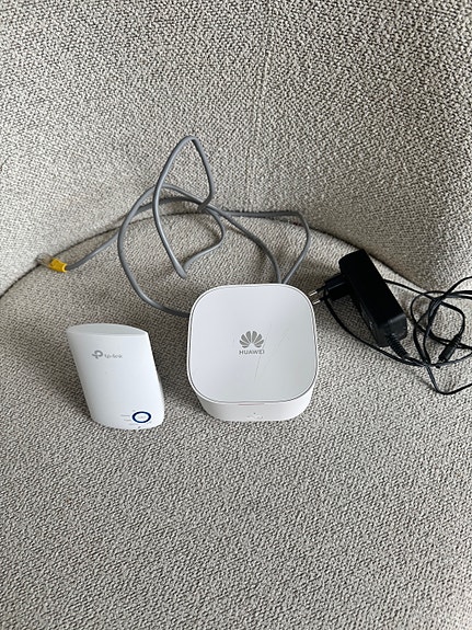 Huawei reititin + TP-Link sijainnin vahvistin