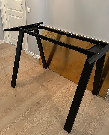 Isku projektipöydän runko / seisomakorkea pöydän runko
