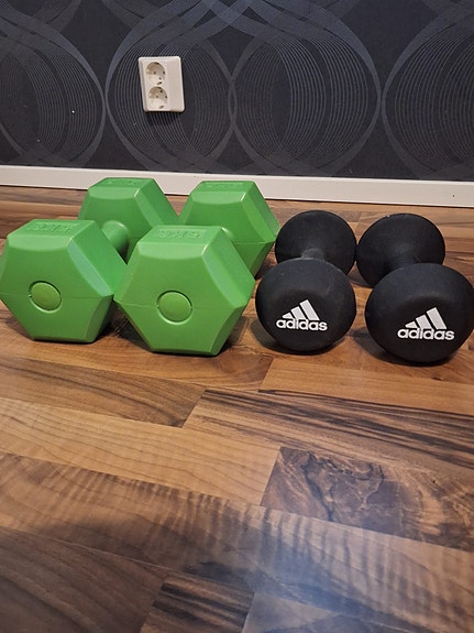 Adidas käsipainot ja kuusikulmaiset käsipainot (adidas 4kg) (vihreät 5kg)