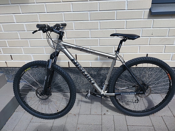 Nishiki maastopyörä 29" M rungolla high-end komponenteilla