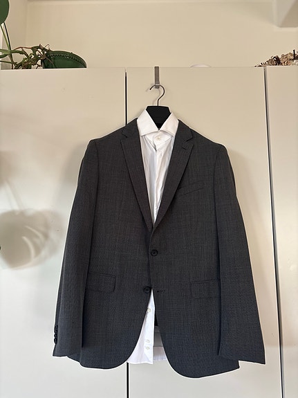 Hugo Boss miesten puku koko 50 harmaa