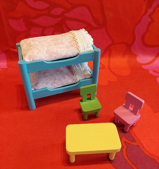 Lundby nukkekodin lastenhuoneen kalusteet
