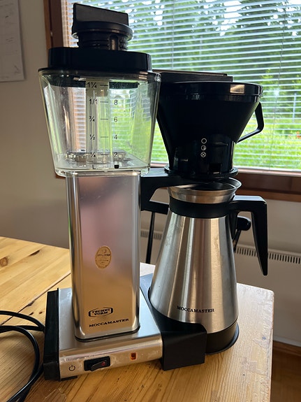 Moccamaster kahvinkeitin termoskannulla