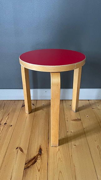 Artek Alvar Aalto jakkara 60 punainen