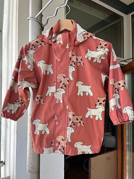 Lindex lasten sadetakki koko 116 koirakuvio