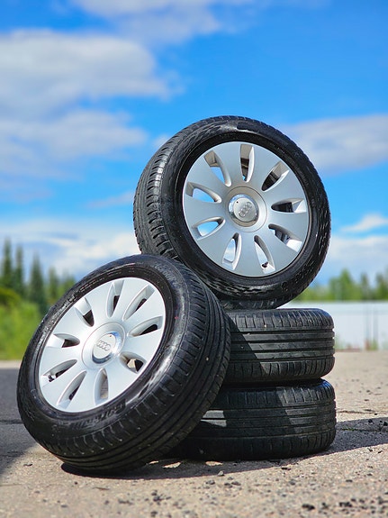 16" oem AUDI vanteet hyvillä renkailla