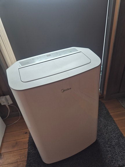 Midea siirrettävä ilmastointilaite poistoputkella