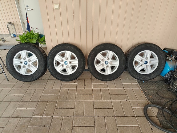 16" C Kesärenkaat 5x160 Transit alumiinivanteilla