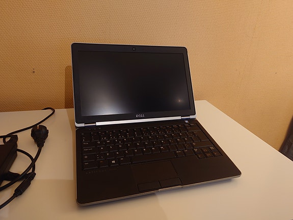 Dell Latitude E6230 ja telakka